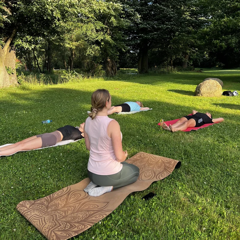 Joga w plenerze — wydarzenie w parku
